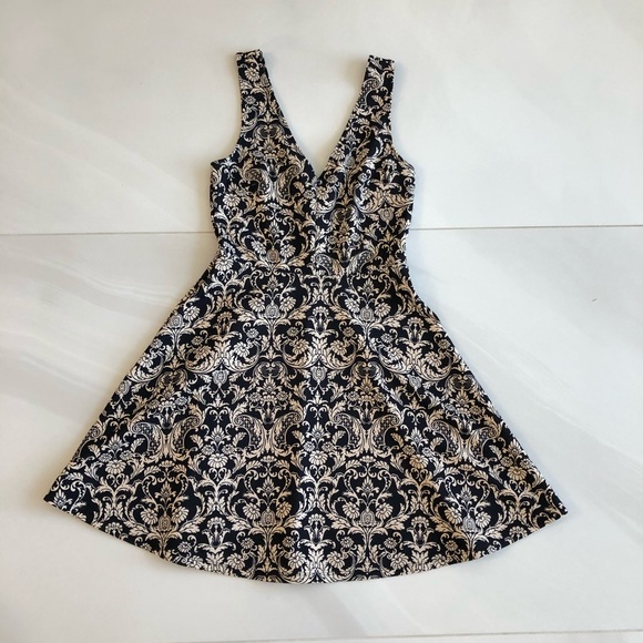 Forever 21 Dresses & Skirts - Forever 21 Paisley Skater Dress with V Neck